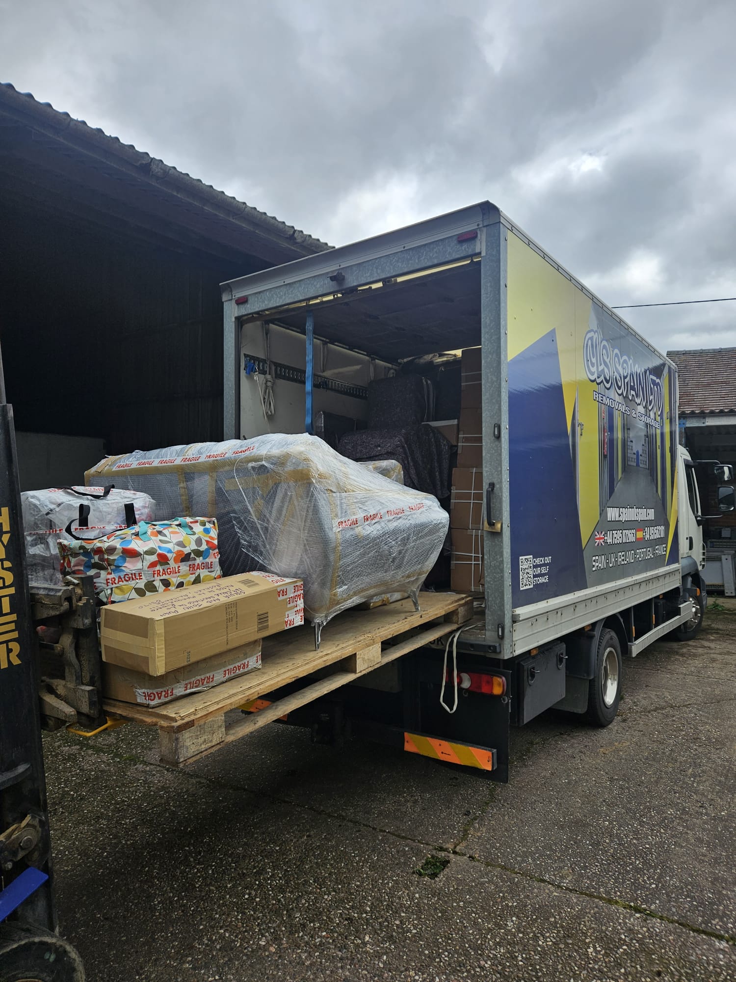 Professional loading process for international removals
