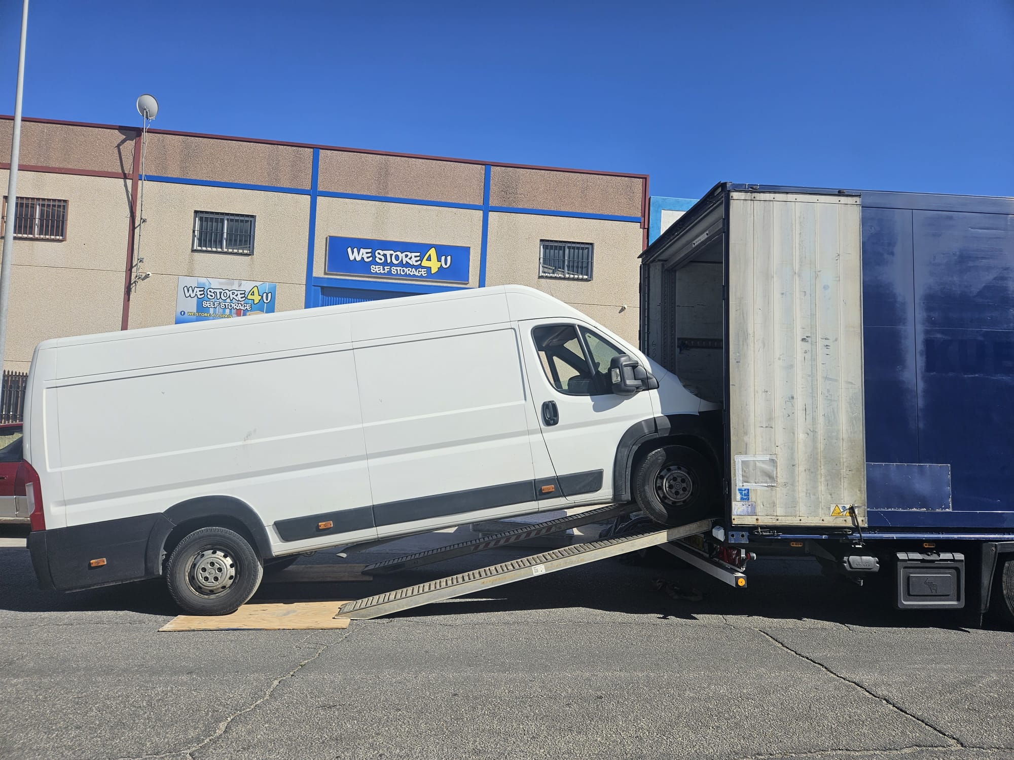 Loading process for small van removals and part loads
