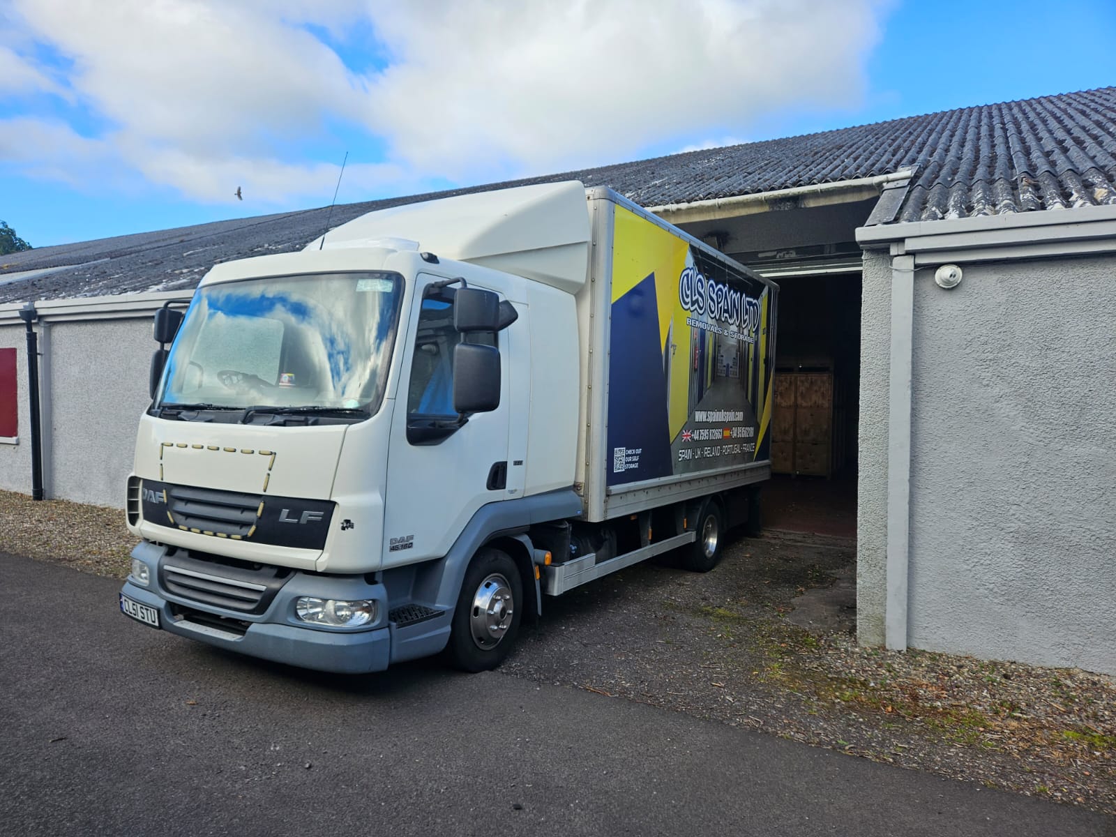 Large capacity removal truck for house moves